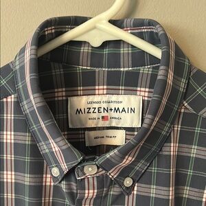 Mizzen+Main Gray and Red Casual Button Down Shirt